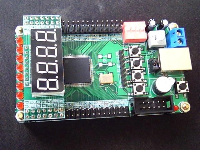 

Free Shipping! 1pc EPM240 EPM240T100C5N learning board with ByteblashterII download cable