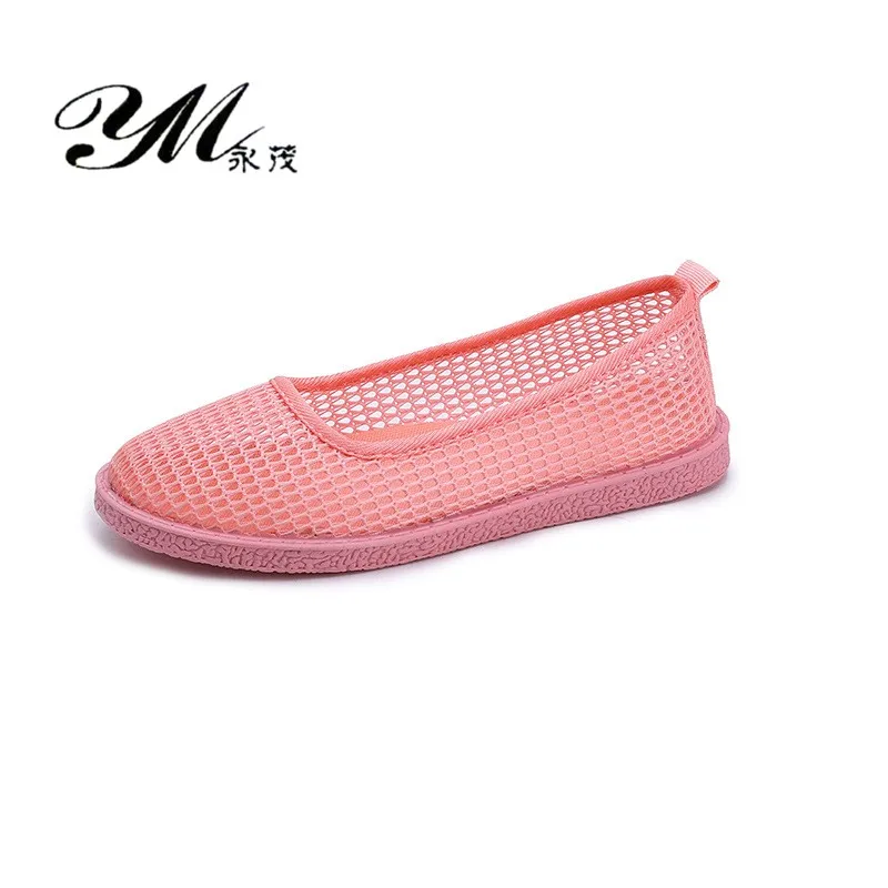 lightweight flat shoes