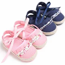 Детская обувь в горошек для новорожденных девочек; мягкая обувь принцессы с подошвой; обувь на плоской подошве для малышей 0-18 месяцев