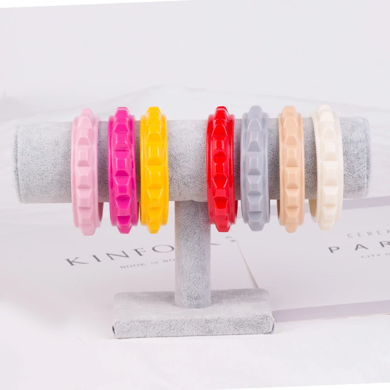 Classic Fashion Acrylic Cuff Engraved Bracelets Bangles for Women Wide Red Resin Vintage Simple Wedding Bracelet Jewelry 2018 (2)