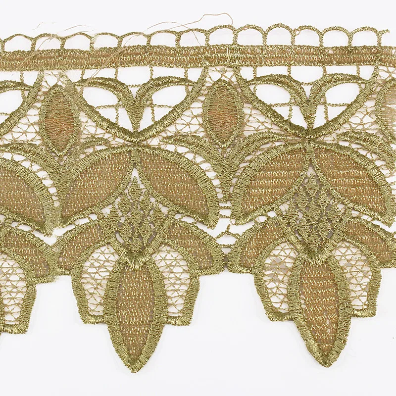 gold trim 1586 (1)