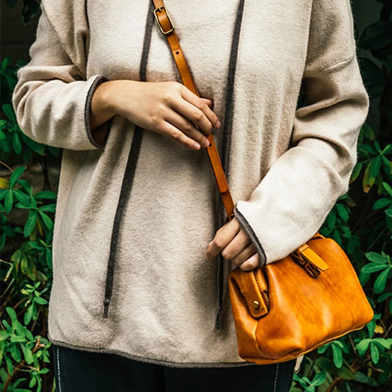 AETOO Handmade Art sen bag retro casual head layer cowhide shoulder oblique cross bag