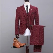 Na35 цвет красного вина жениха Смокинги для женихов Нотч Best человек мужские Нарядные Костюмы для свадьбы комплект(куртка+ брюки+ жилет) дизайнеры классические брюки костюмы для выпускного