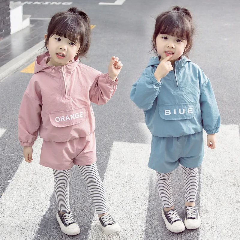 

Спортивный костюм для девочек 1-5 лет, одежда на весну и осень, детская спортивная одежда, толстовки с капюшоном и штаны в полоску, комплект из 2 предметов X466