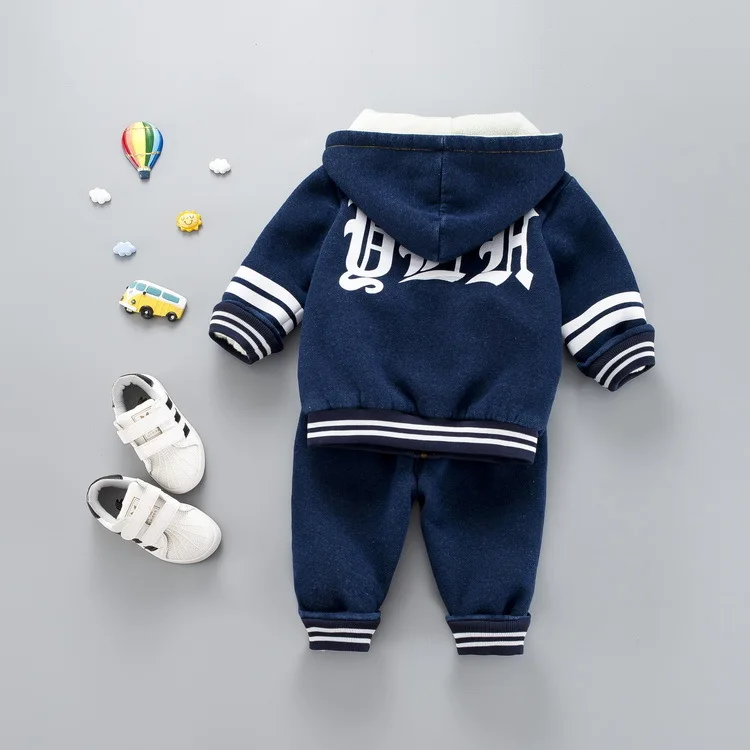Зимняя детская одежда для малышей; джинсы для мальчиков; комплекты одежды из плотного бархата; теплая одежда высокого качества с буквенным принтом