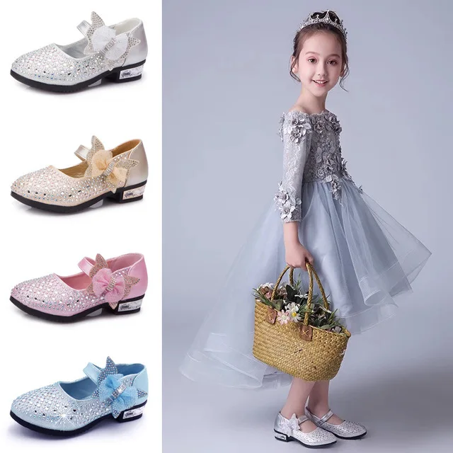 Милые девушки туфельки Эльзы Детская осенняя Для летних вечеринок Танцы туфли; туфли принцессы с бантиками высокий каблук детские кожаные туфли