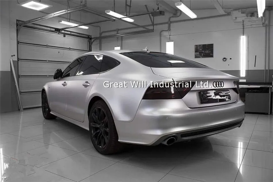 Серебристая атласная хромированная виниловая пленка автомобильная обмотка