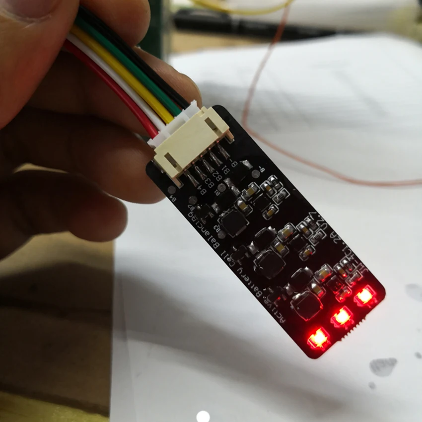Vue détaillée de la batterie RC haute performance 2S à 17S pour voiture télécommandée
