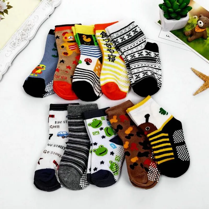 Random Designs Baby Boys Socks Infants Footwear Cartoon Pattern Cotton Socks Non slip Meias Kids