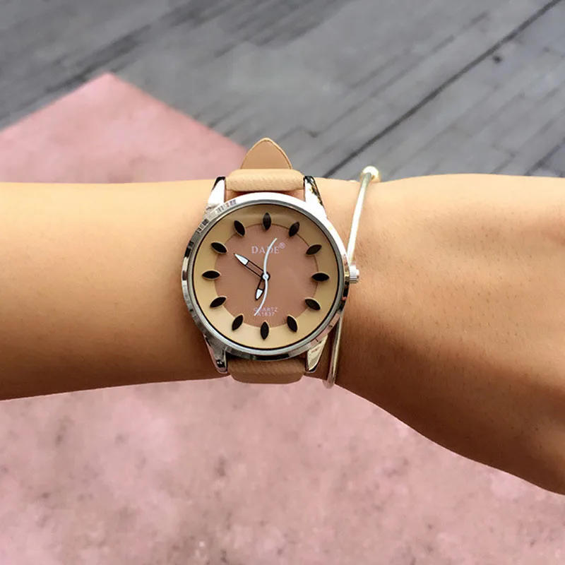 Ceny Klasyczne 2018 nowych moda proste stylowy top słynnej luksusowej marki zegarek kwarcowy kobiety skórzane zegarki na co dzień modny zegarek Reloj mujeres