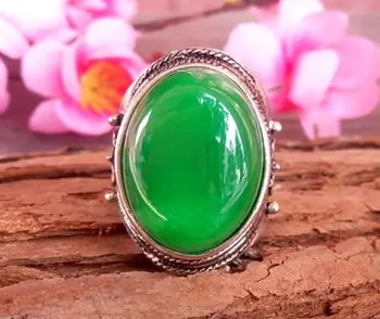 

Green Jade Ring Emerald egg shaped silver inlaid alive and domineering a elderly ring