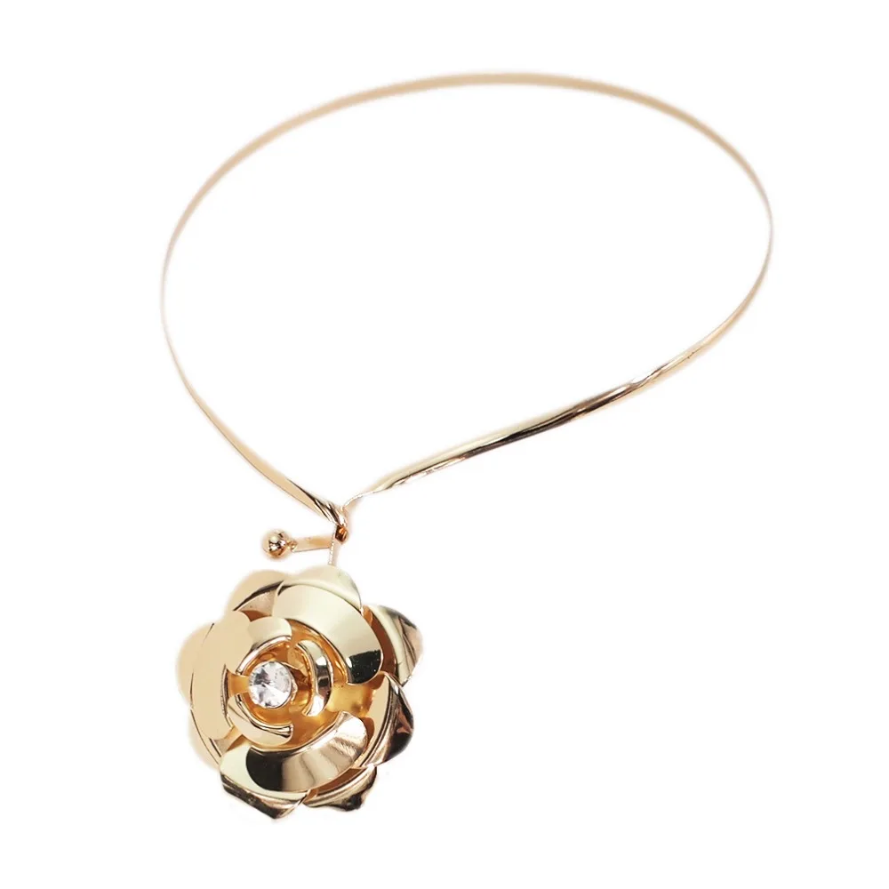 

Alloy Statement Torques Choker Necklace For Women Metal Roses Flower Pendants Necklaces Party Jewelry Accessories UKEN