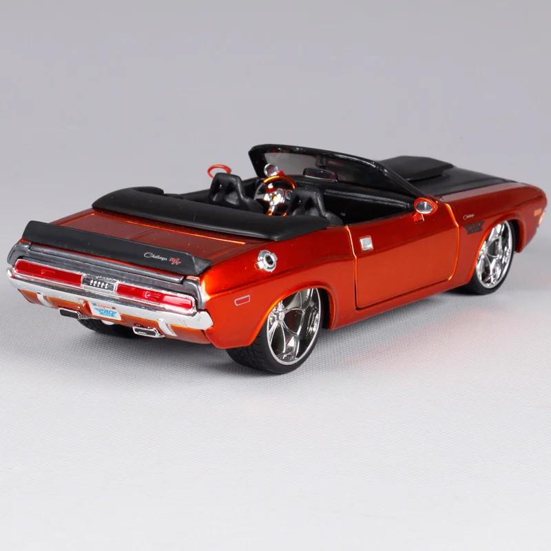 Модель автомобиля Maisto 1:24 1970 Dodge Challenger R/T литая под давлением новая игрушка в