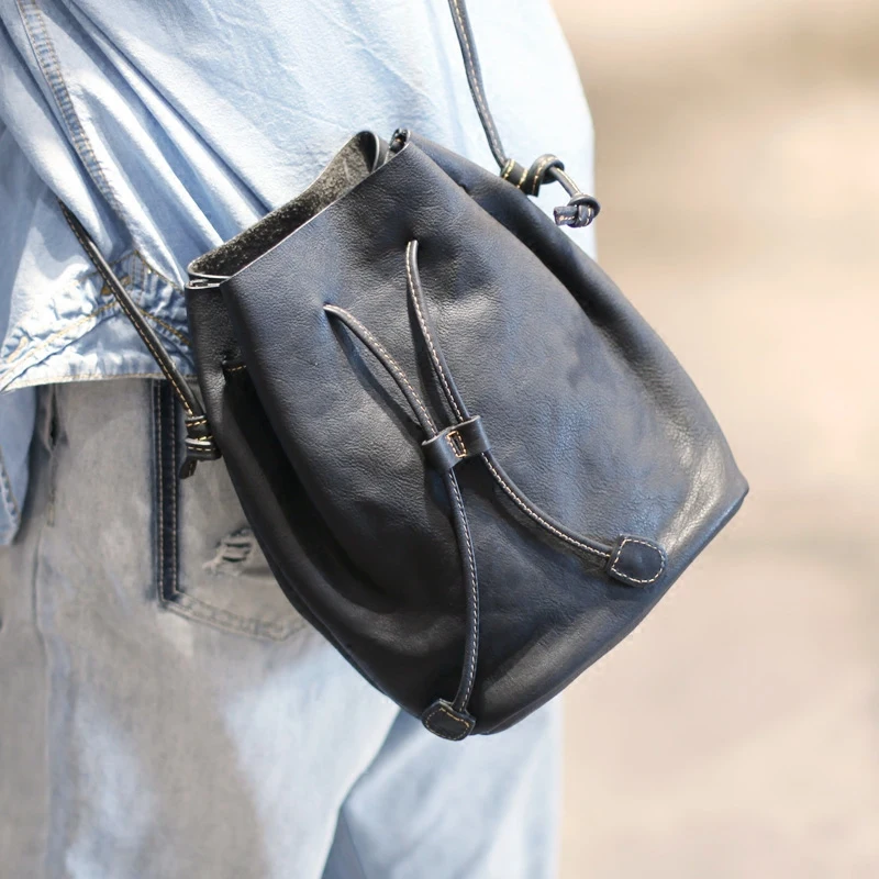 AETOO Leather black draw with the art of forest-style bucket bag retro package simple wild cowhide shoulder diagonal package bag