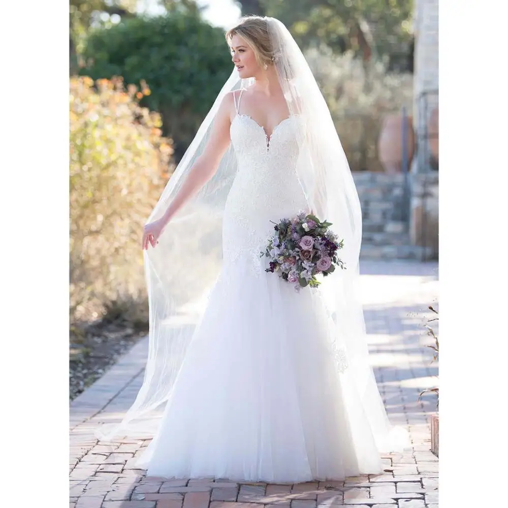 

Sexy Mermaid Fit And Flare Wedding Dress With Lace Appliques Spaghetti Straps Sleeveless Bridal Gown