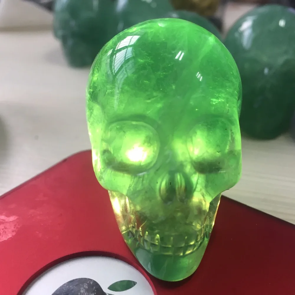 2 дюймов Натуральная Зеленая флюоритовая, Хрустальная Исцеление черепа подарок Удивительные камни под светильник