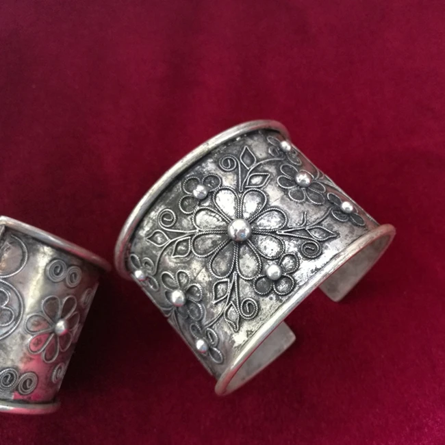 

free shipping Miao Silver Handmade personalized jewelry bracelets wide three-dimensional flower bracelet