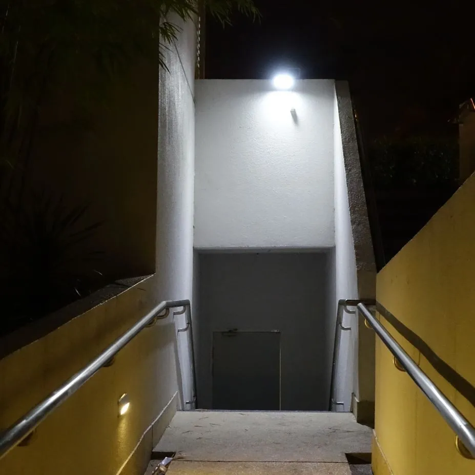 Guardian 580X Solar Security Flood Light P1