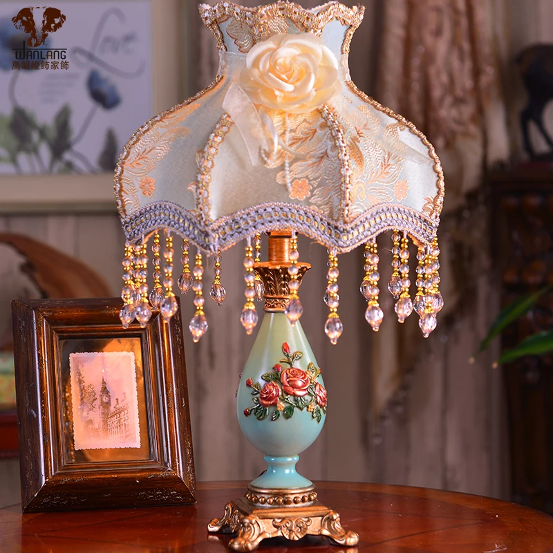 

head Arts Crafts Wanlang European style lamp bedroom bedside lamp Princess retro creative gift lamp Qing real wedding room
