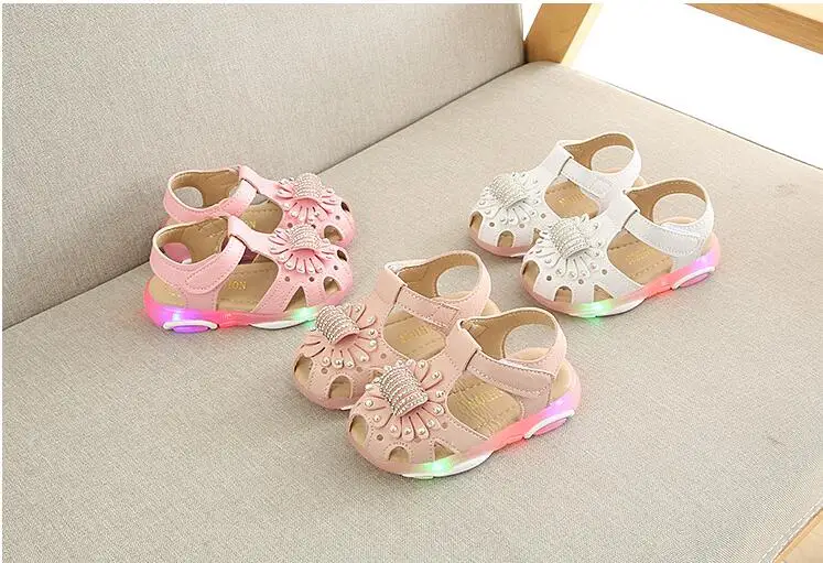 Новые детские сандалии для девочек принцесса светодиодные летние сандалии светящееся освещение сандалии для девочек цветок принцесса обувь
