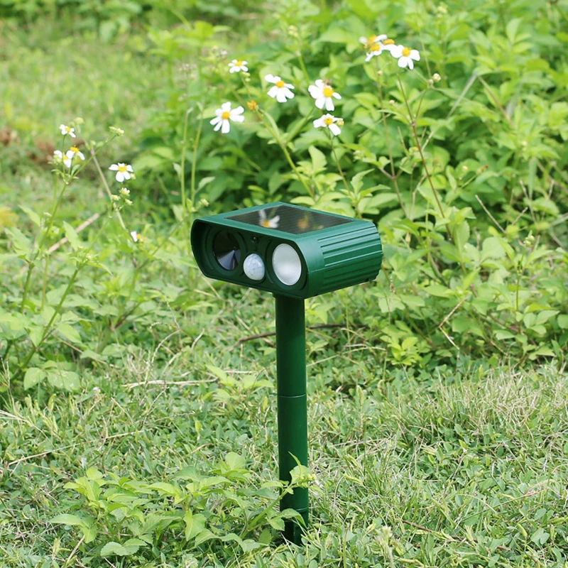 Ultrasonic Dog Repeller Outdoor Solar Power Repeller With LED Light
