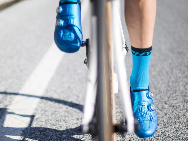 Shimano_S-Phyre-RC9_SH-RC900_carbon-soled-road-race-bike-shoes_blue-fon-bike