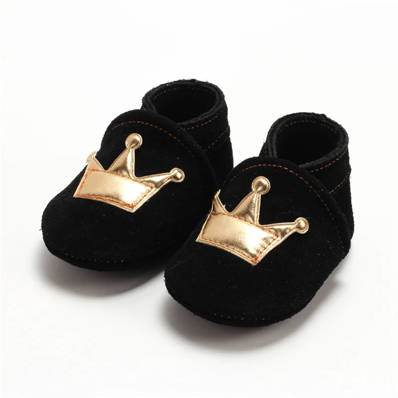 Классическая обувь из натуральной кожи для маленьких мальчиков и девочек, обувь для новорожденных с короной, обувь для малышей, детская
