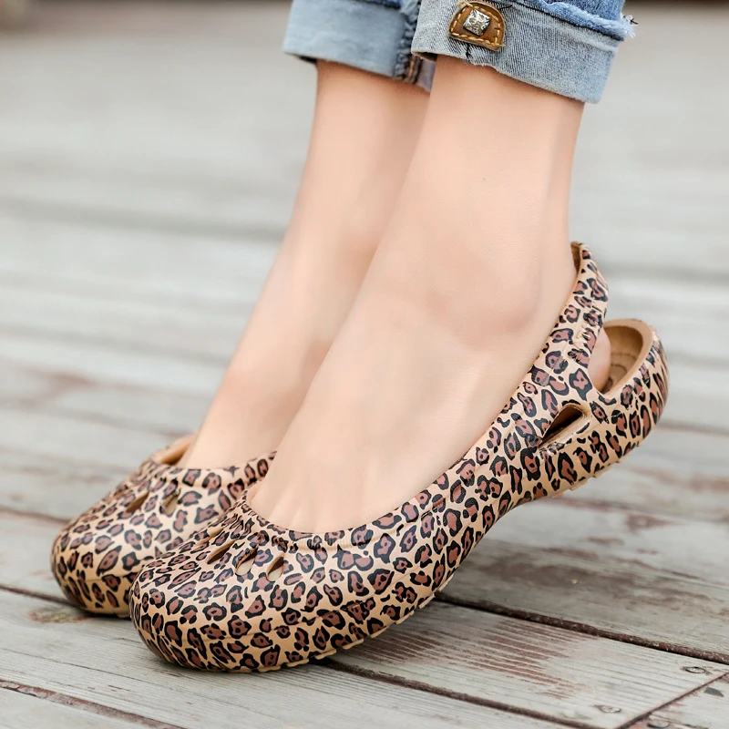 

2019 New Water shoes for Ladies Cool Beach Sandals Garden Shoes Light Soft Sport Wading Shoes Summer Anti-slip Women Loafers