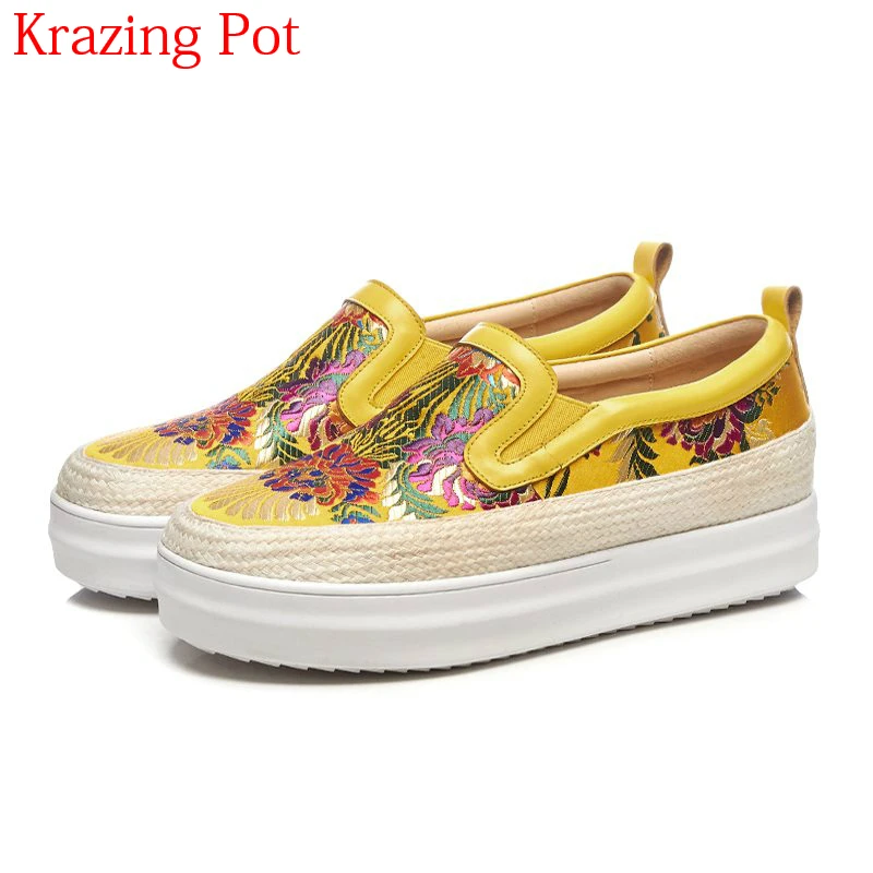 

2018 Superstar Cow Leather Round Toe Embroider Mixed Colors Causal Shoes Platform Slip on Flower Sexy Women Vulcanized Shoes L7f