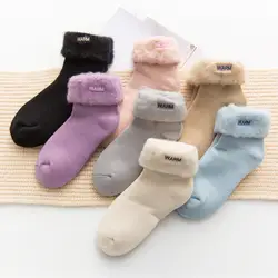 Для женщин хлопковые носки 2018 осень-зима Модные Элегантные новые вышитые теплые носки дамы в студенческом стиле кашемир внутри короткие