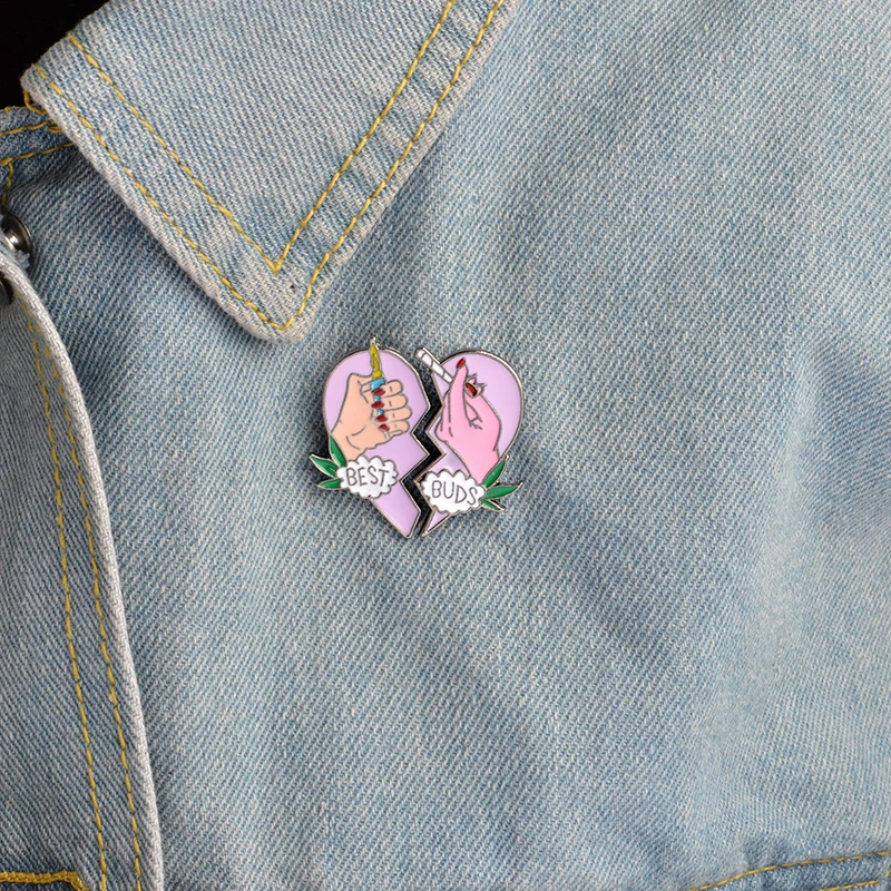 

2 pz / set A Broken Heart Best Buds Brooch Purple Cigarette Lighter Enamel Pins Friends Cartoon BFF Jewelry Couple Love Jewelry