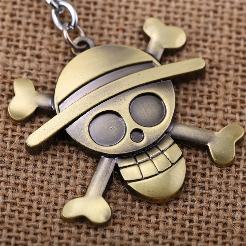 J Store One Piece anime llaveros Keychain Luffy sombrero de paja esqueleto colgante llavero para Fans regalo encanto