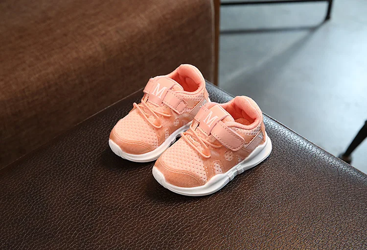 Удобные детские Новые Модные дышащие розовые спортивные кроссовки для отдыха для девочек белые туфли для мальчиков Брендовая детская обувь