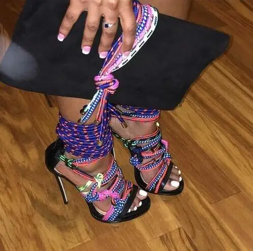Sestito женщина открытый носок многоцветный веревка Римские сандалии дамы с перекрестной шнуровкой крышка модельные туфли на высоком каблуке женские туфли на шнуровке