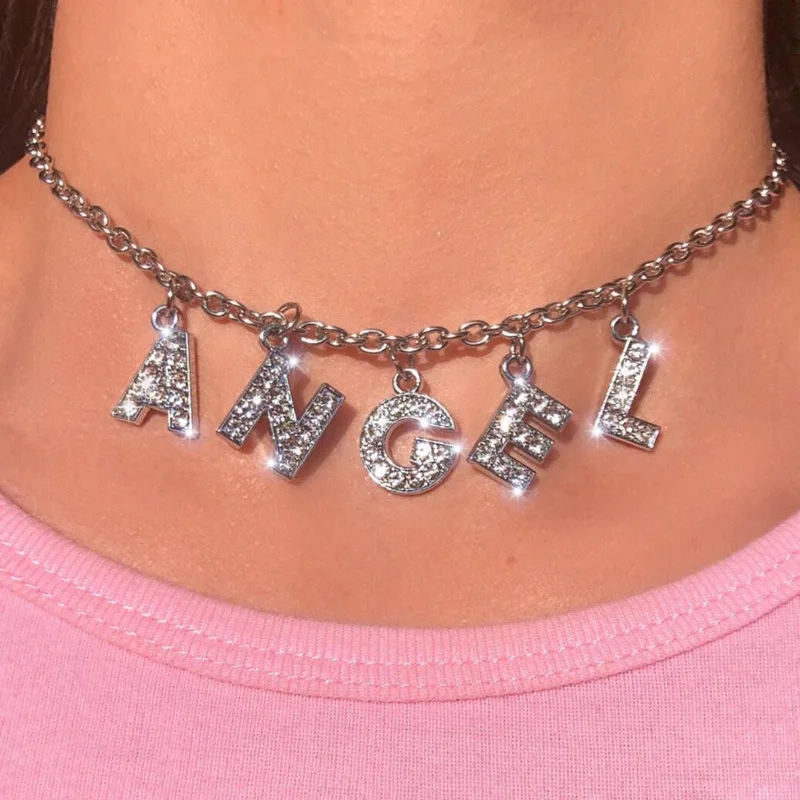 Baratos Harajuku estilo collar de Ángel de cristal para mujer regalo de joyería personalizar 26 letra collar DADDY Choker Femme Punk coltier