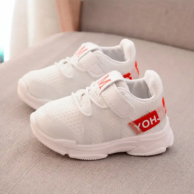 girls white sport shoes