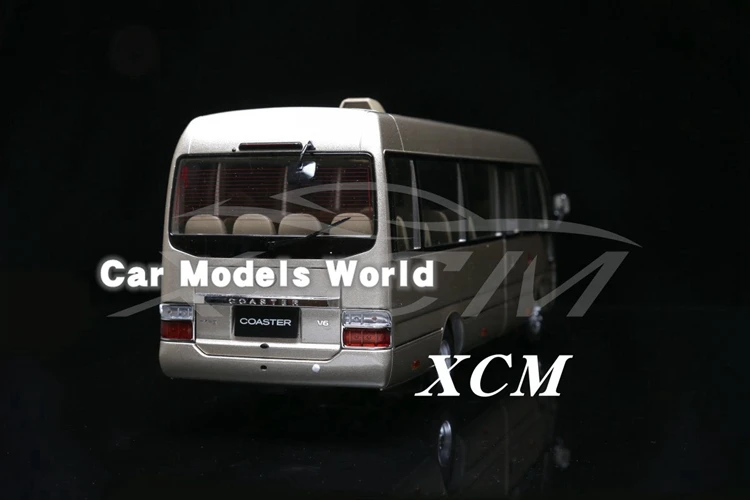 Модель автобуса для Coaster бизнес Ван микроавтобуса 1:24(золото)+ небольшой подарок