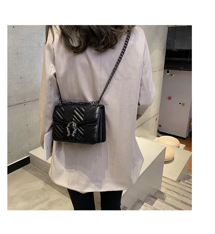 Luxury Brand Women's Bag New Fashion Diamond Chain Single Shoulder Bag Skew Bag Super Fire Black and White Mail Bag