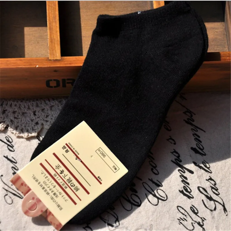 2017-Nouveau-Point-Chaud-La-Mode-blanc-De-Couleur-De-Sucrerie-Femmes-Cheville-Chaussettes-Courtes-En