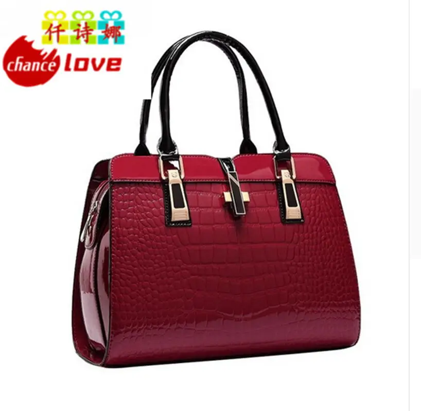 Charm in hands Elegant Alligator Patent Leather Women Handbag Big Women's Shoulder Bags Cross Lock Design Lady Tote Handbag