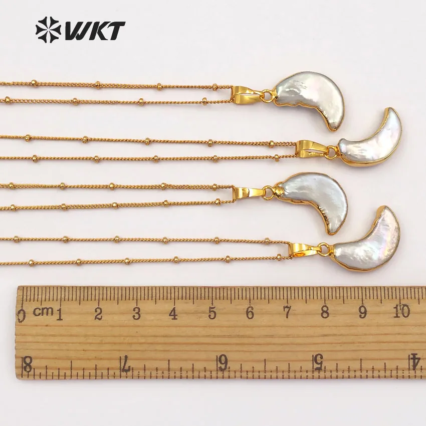 WT-JN033 открытые Луна Форма пресноводного жемчуга с золотой отделкой Подвеска 18 дюймов золото Слои звено цепи Для женщин модное ожерелье