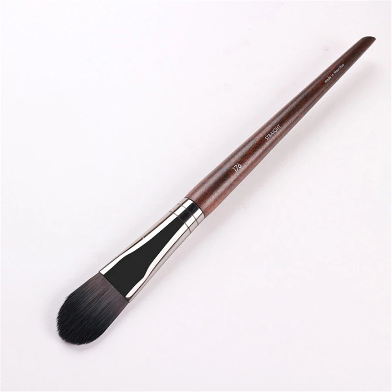 small flat concealer brush