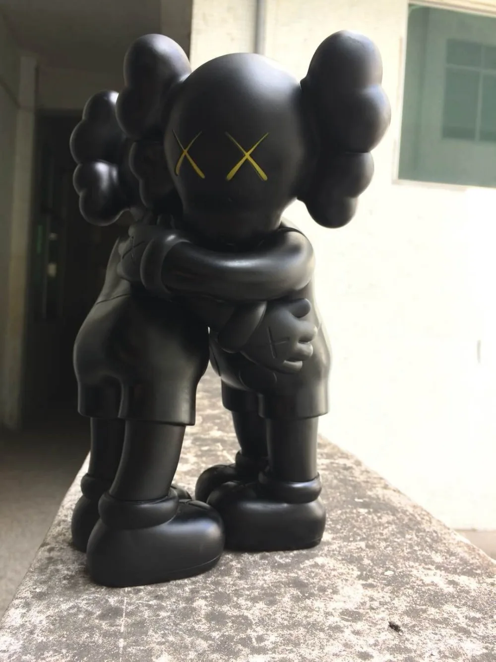New 2pcs of One Set Kaws Togerher Doll Hug Doll kaws Plastic Action Figures In Box