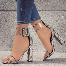 Super Haute Chaussures Femmes Pompes Sexy Effacer Transparent Courroie De Boucle D’été Sandales Talons hauts Chaussures Femmes Chaussures de Soirée AY912509