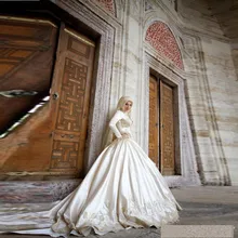 Gorgeous Wedding Dress Muslim With Hijab Veil Ivory Long Sleeve Appliques Bridals Gown Court Train Casamento