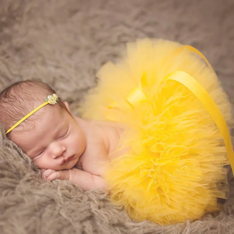 

Cute Baby Yellow Tutu Skirts Girl Handmade Fluffy Tulle Ballet Pettiskirts with Dots Bow and Flower Headband Newborn Party Skirt