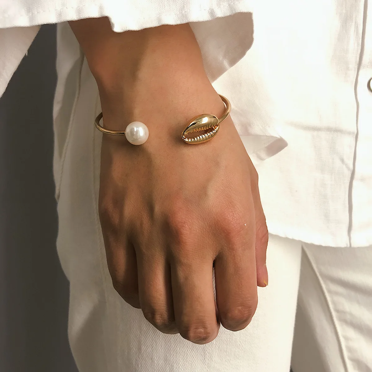 Gold Color Cowrie Shell Bracelets for Women Pearl Beads Charm Cuff Opening Bracelet Bohemian Beach Jewelry Mujer Pulseras bracelet jewelry