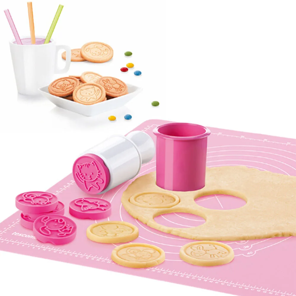 

6 Pcs/set Three Color Cartoon Stamps Molds Christmas Tree Cookies Cutter Biscuit Mould Baking Tools
