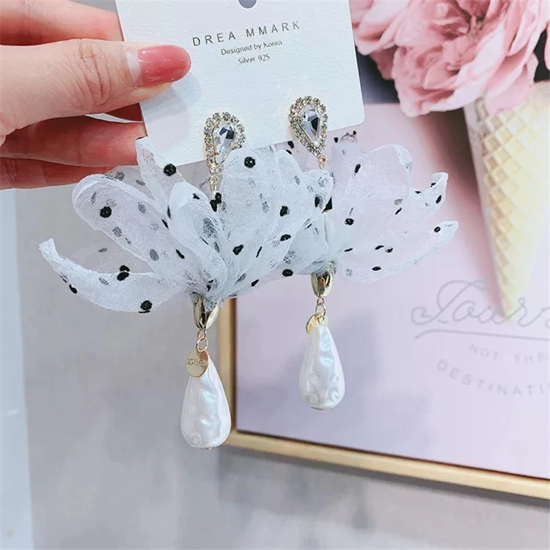 

Korean Fashion High Quality Earrings asymmetric Yarn Big Flower Simulated Pearl Earring For Women Girls Jewelry Gift wholesale