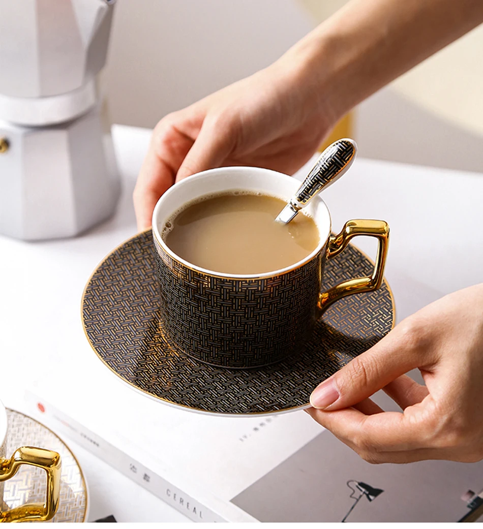 Классические высококачественные кофейные чашки с сеткой и блюдца, европейская элегантная кофейная чашка из костяного фарфора, британский послеобеденный чай, черный чайный набор чашек
